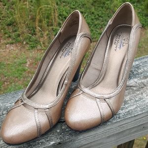 Life Stride memory foam "beauty" pumps